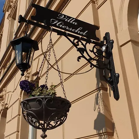 招待所 Hierschel 3*